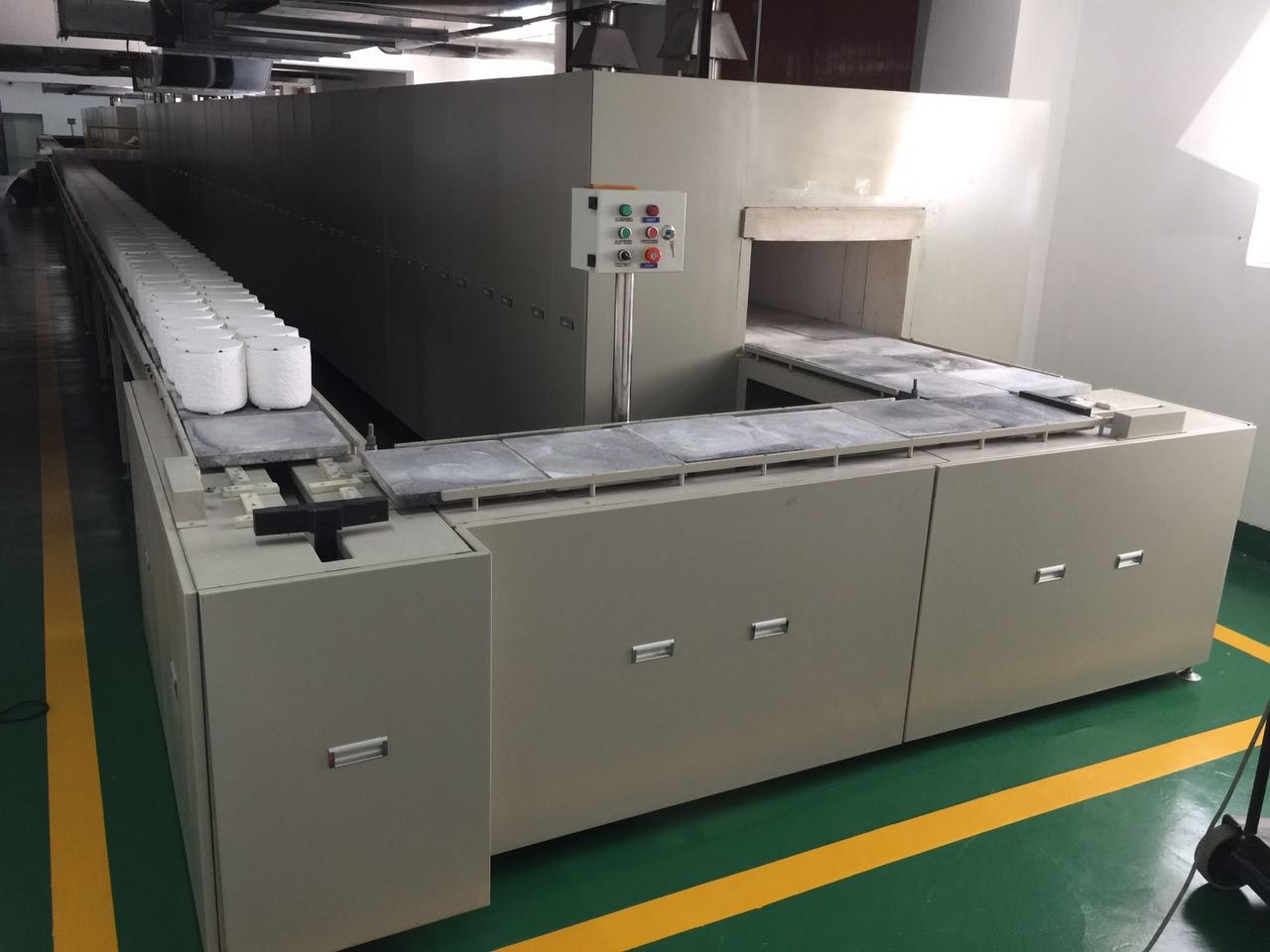 RTB-200-13系(xi)列高純氧(yang)化鋁粉(fen)體煅燒(shao)雙推(tui)板窯